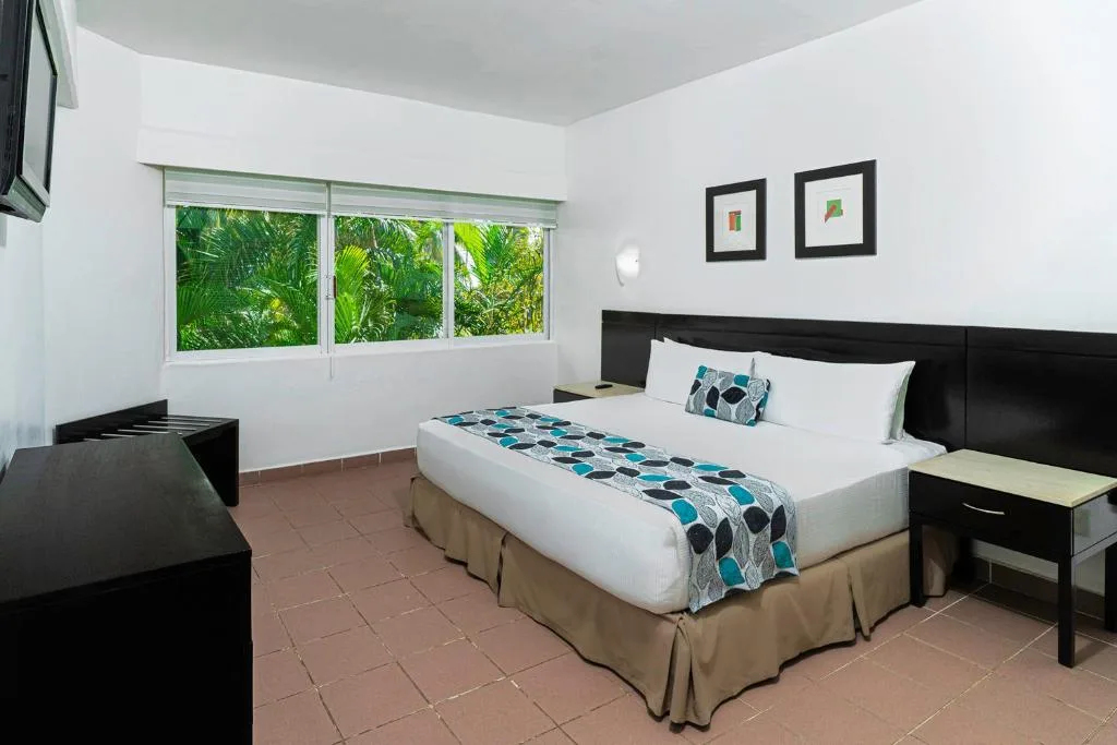 Krystal Ixtapa: another view
