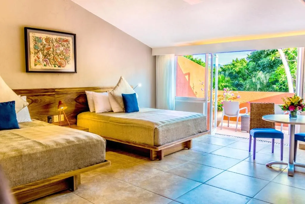 Las Brisas Huatulco: another view