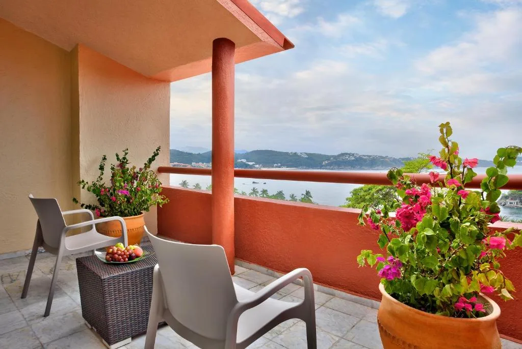 Las Brisas Huatulco: another view