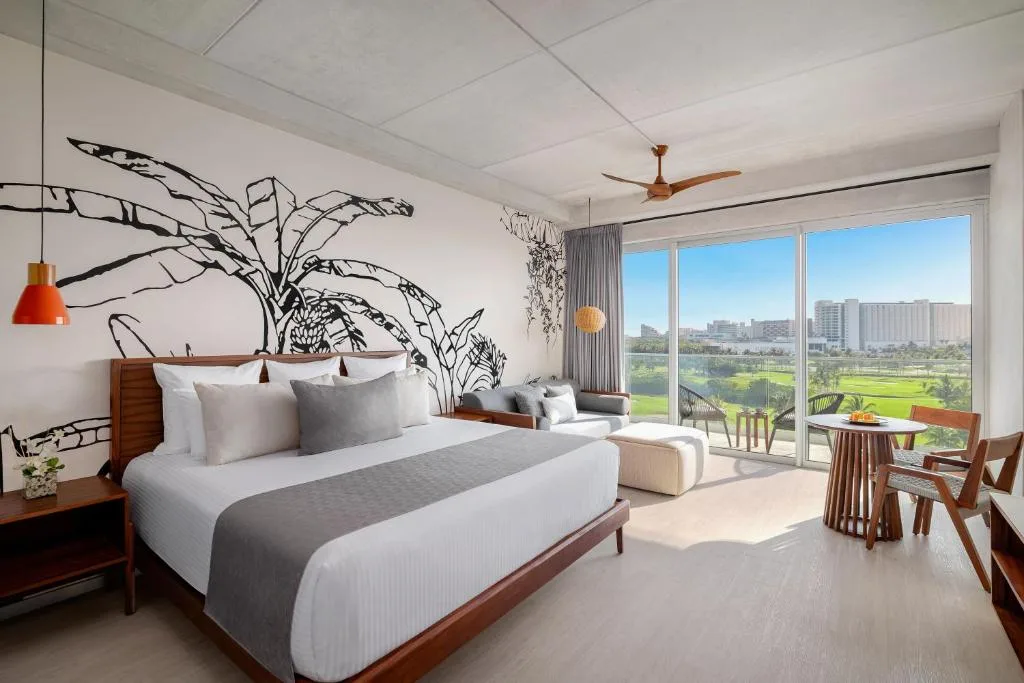 Mondrian Cancun: another view