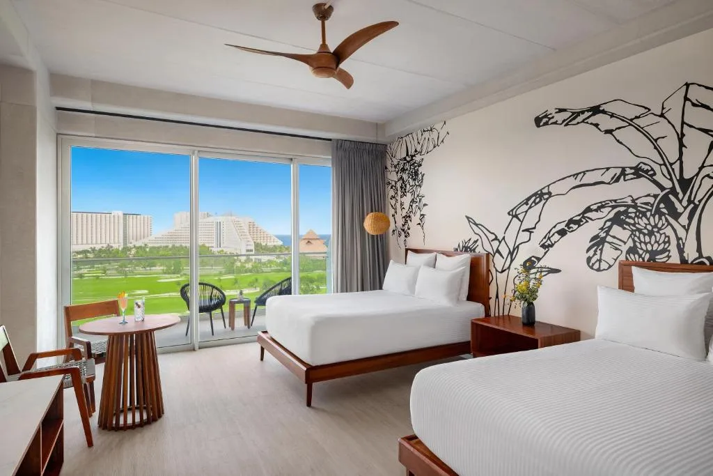 Mondrian Cancun: another view
