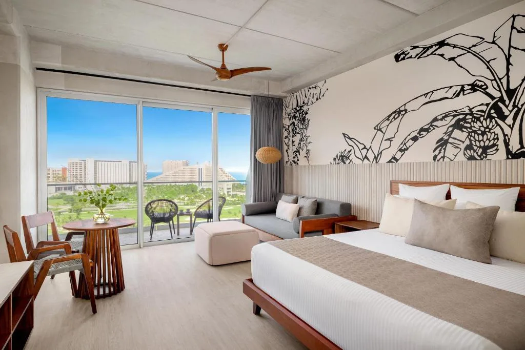 Mondrian Cancun: another view