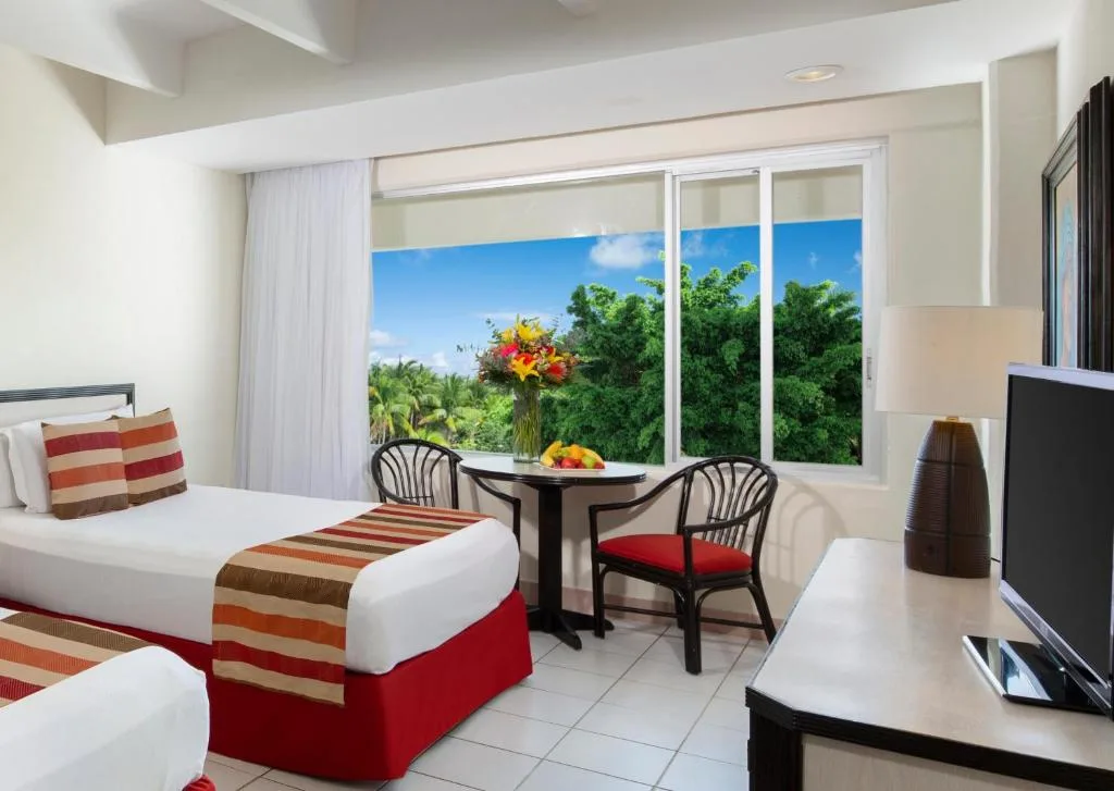 Oasis Palm: another view