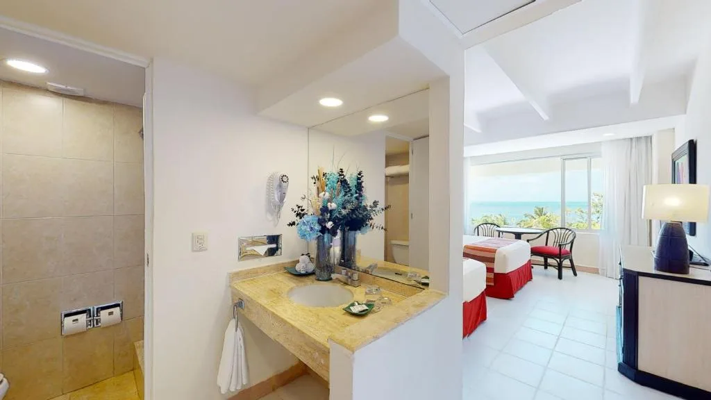 Oasis Palm: another view