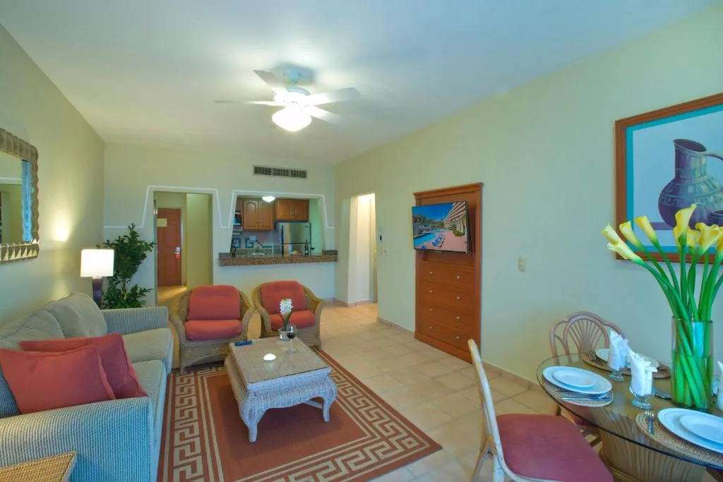 Paradise Village: another view