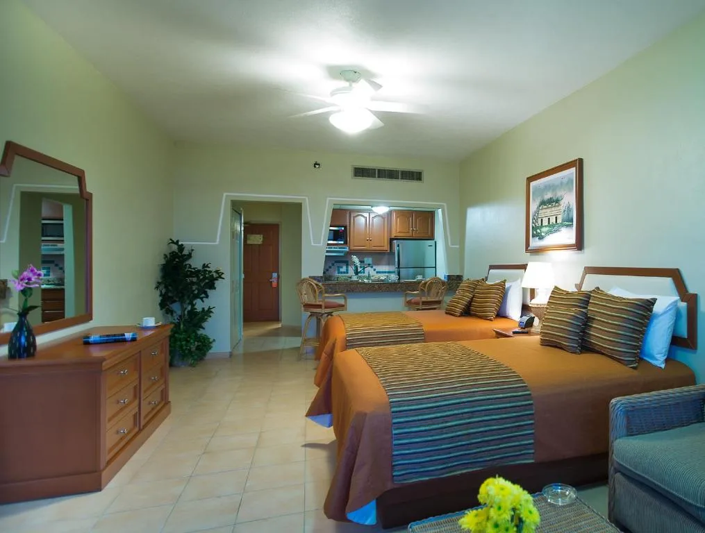 Paradise Village: another view