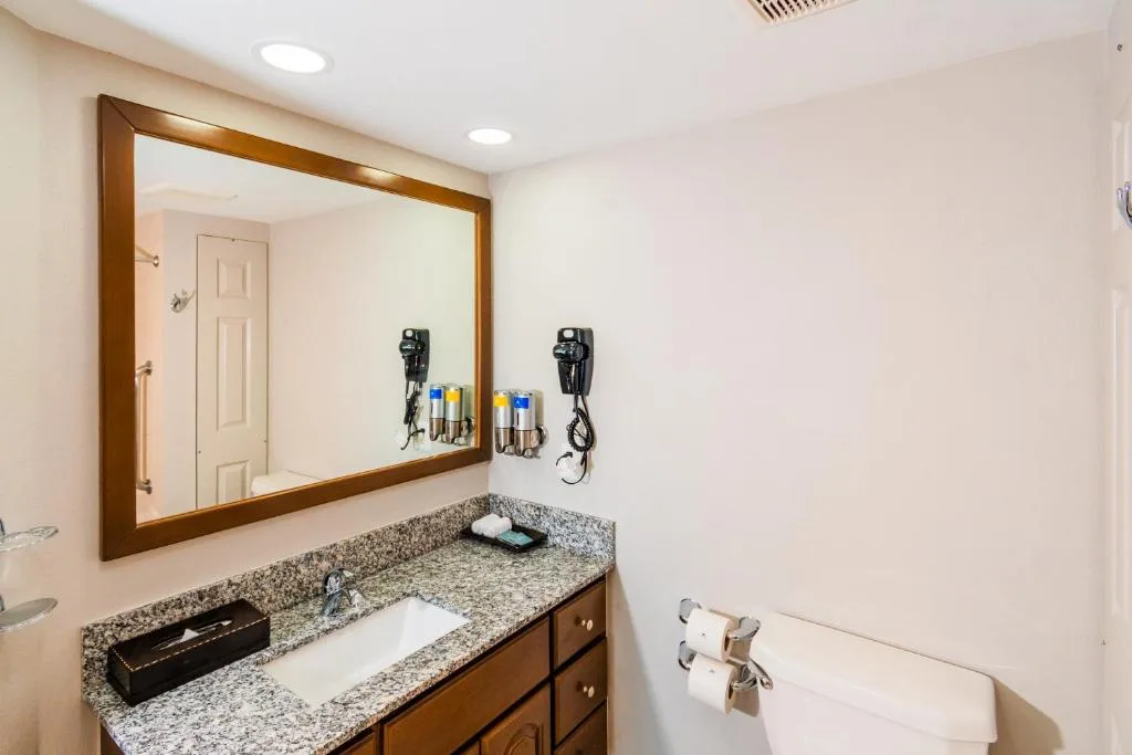 Paradise Village: another view