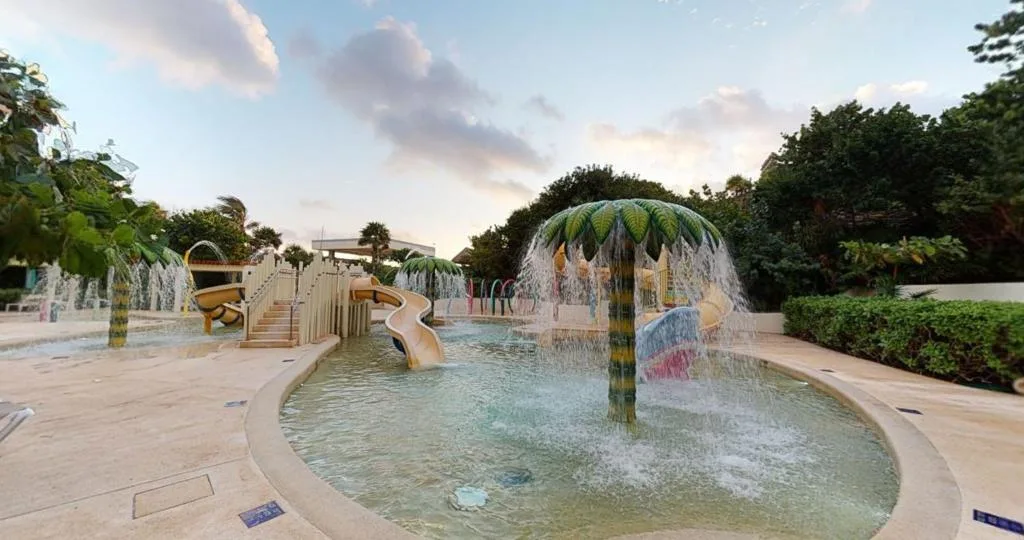 Park Royal Beach Cancun: another view