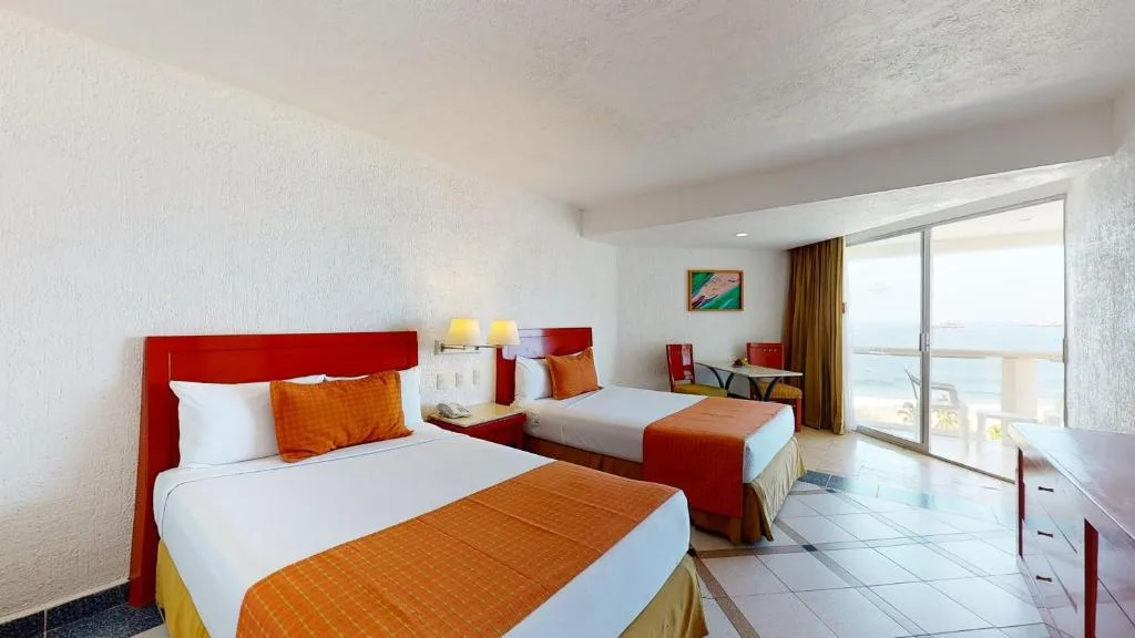 Park Royal Beach Ixtapa: another view