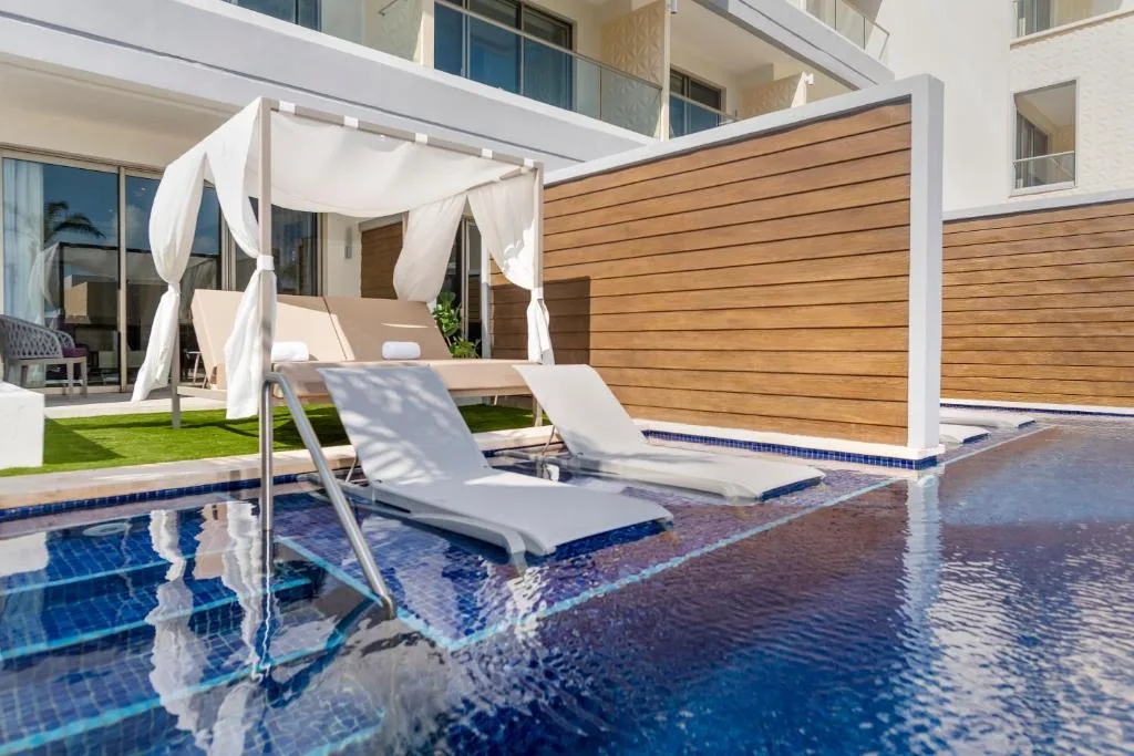Planet Hollywood Cancun Adult Scene by Royalton: another view