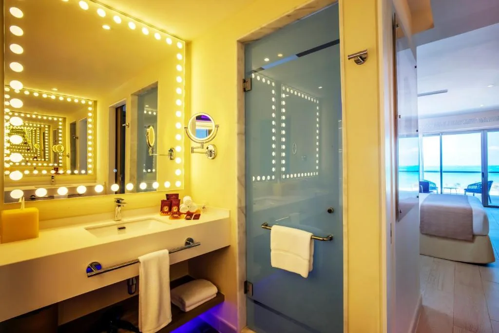 Planet Hollywood Cancun by Royalton: another view