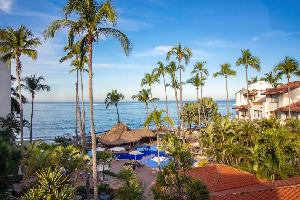 Plaza Pelicanos Grand Beach Resort: another view