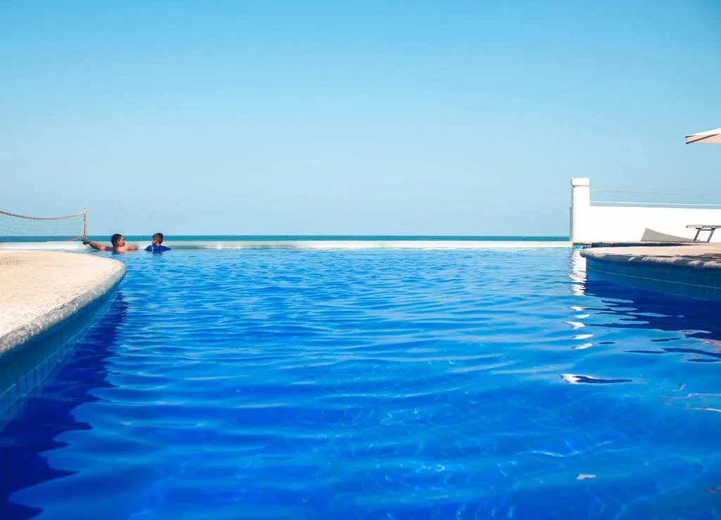 Plaza Pelicanos Grand Beach Resort: another view