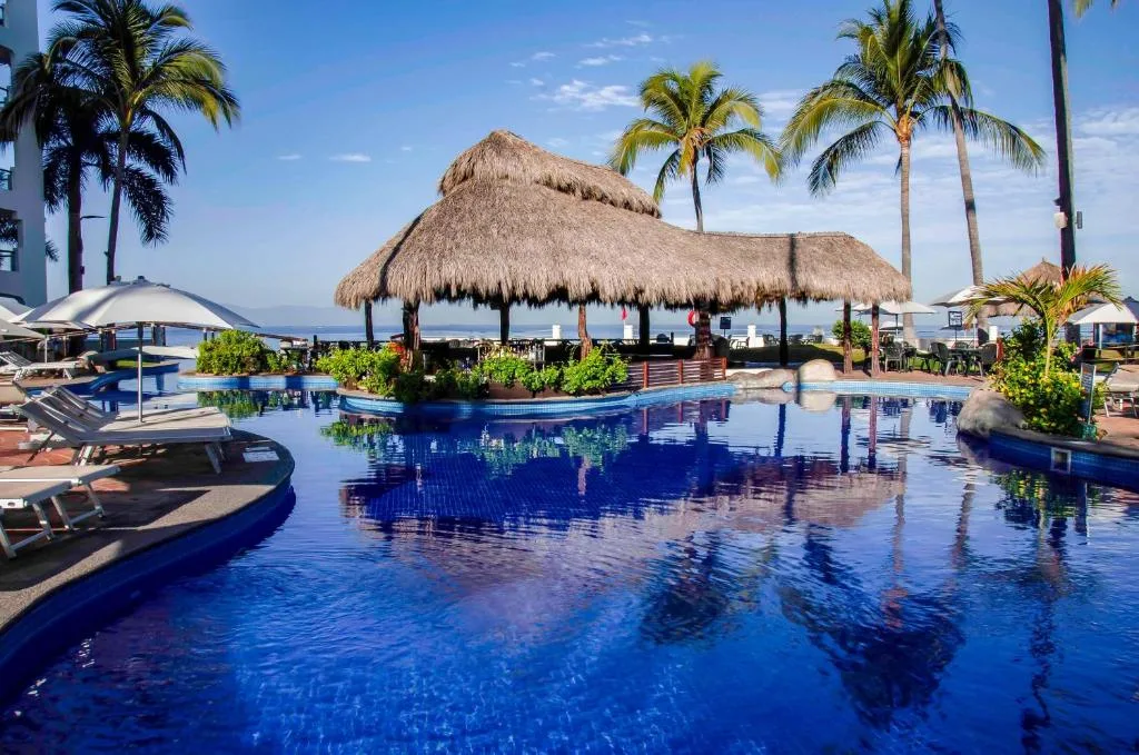 Plaza Pelicanos Grand Beach Resort: another view