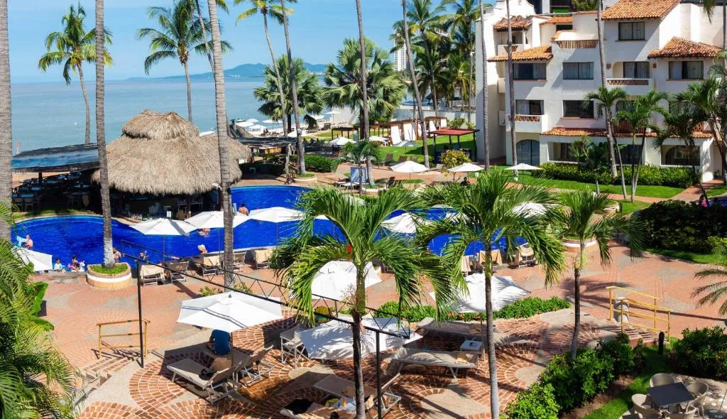 Plaza Pelicanos Grand Beach Resort: another view