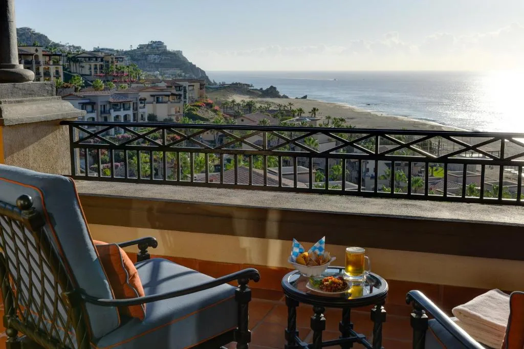 Pueblo Bonito Sunset Beach Golf & Spa Resort: another view