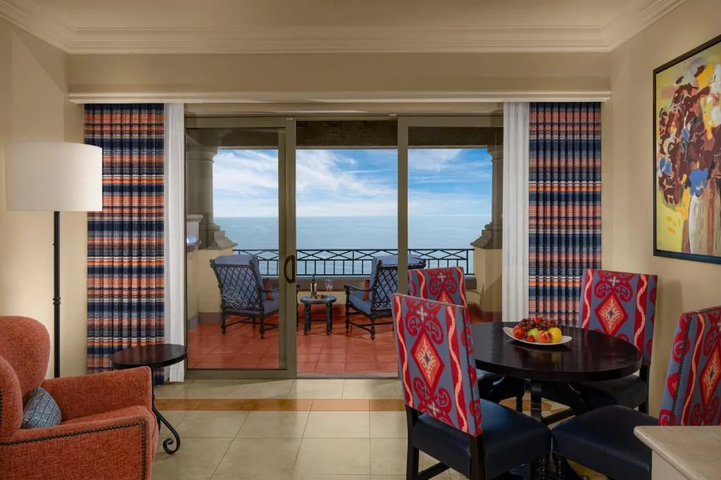 Pueblo Bonito Sunset Beach Golf & Spa Resort: another view