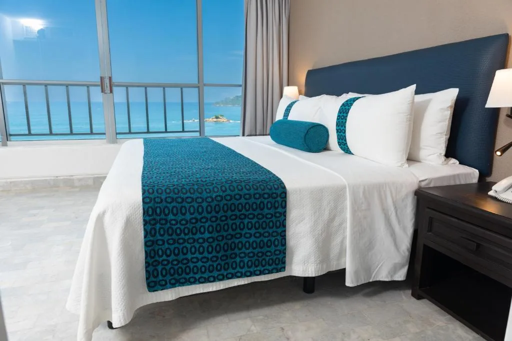 Ritz Acapulco: another view