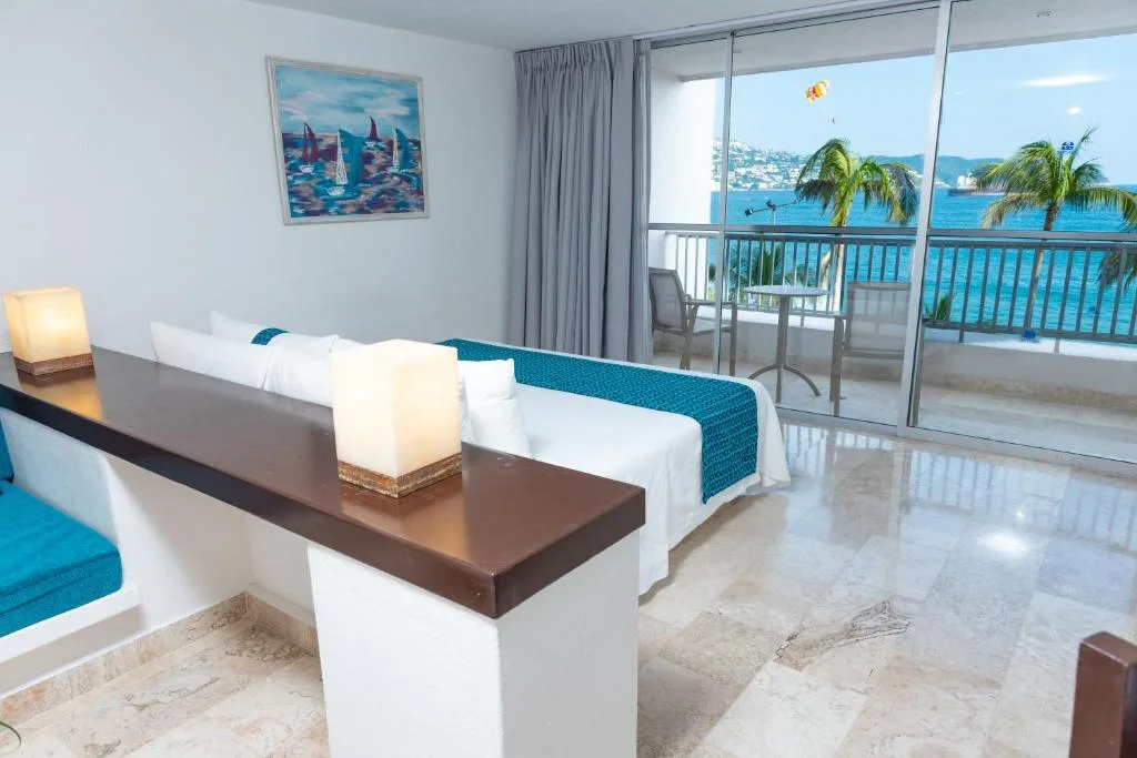 Ritz Acapulco: another view