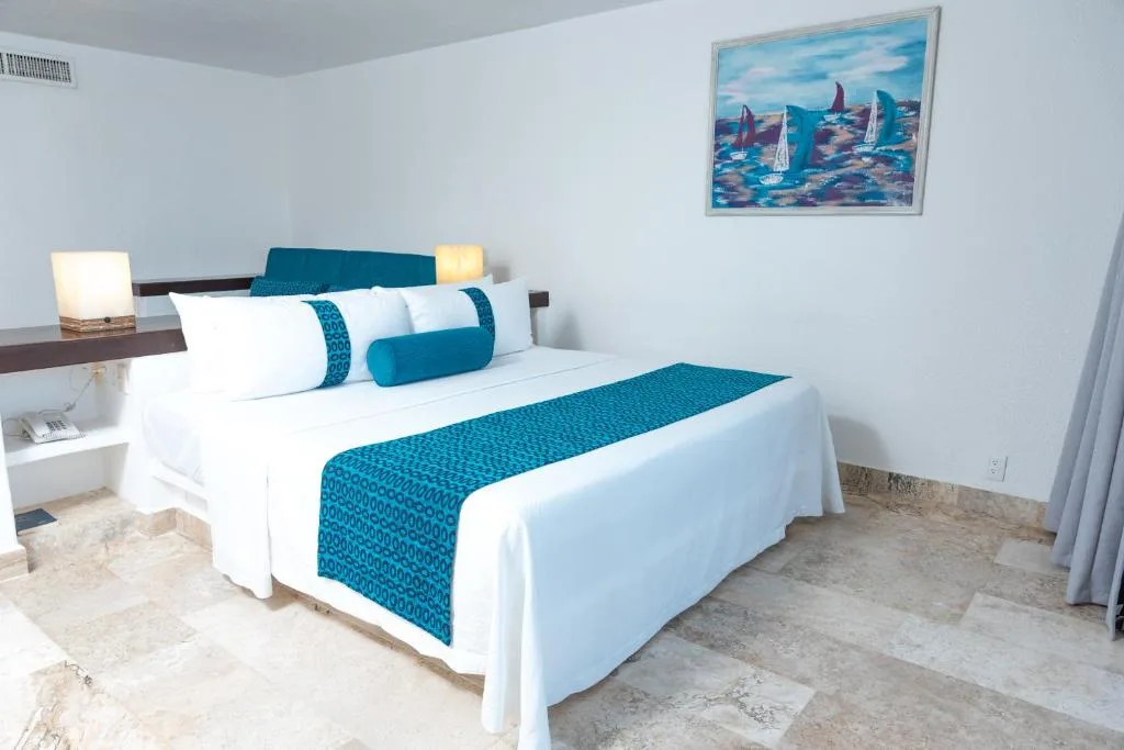 Ritz Acapulco: another view