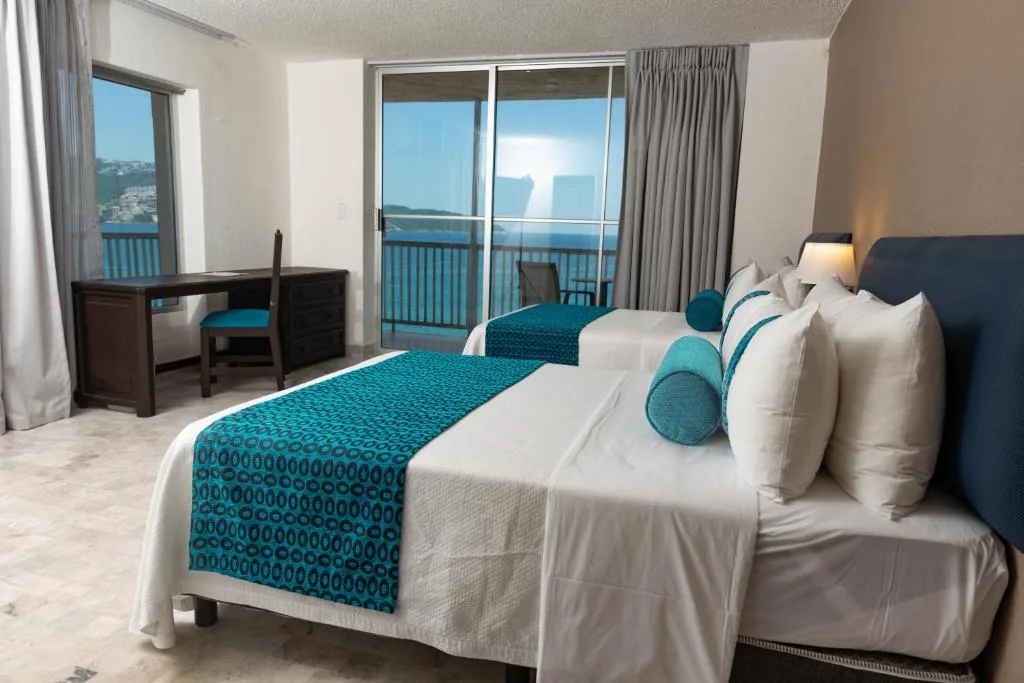 Ritz Acapulco: another view