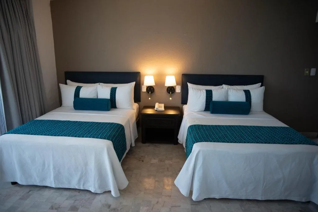 Ritz Acapulco: another view