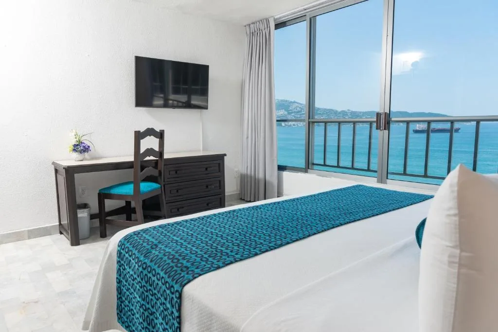 Ritz Acapulco: another view