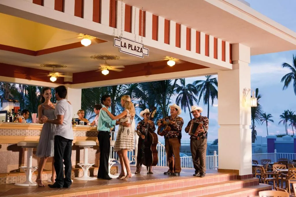 Hotel Riu Emerald Bay: another view