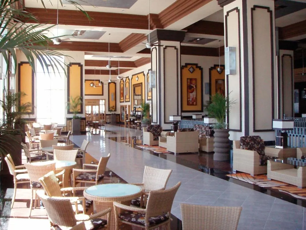 Hotel Riu Emerald Bay: another view