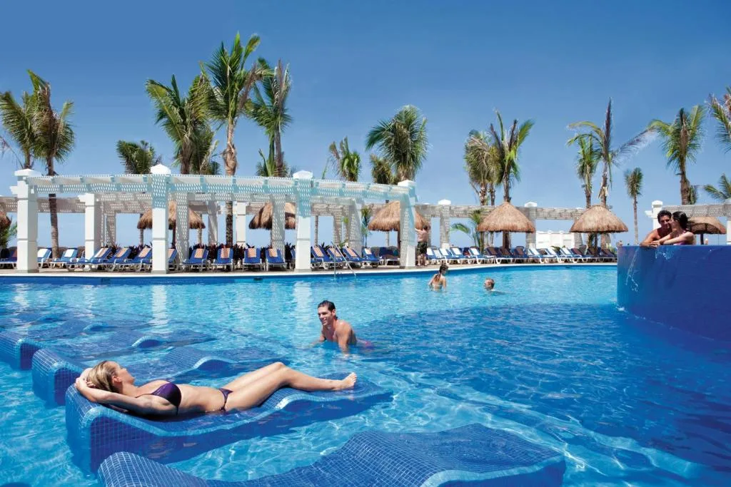 Hotel Riu Emerald Bay: another view