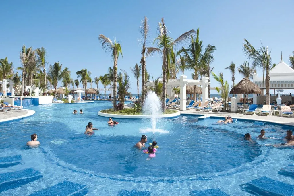 Hotel Riu Emerald Bay: another view