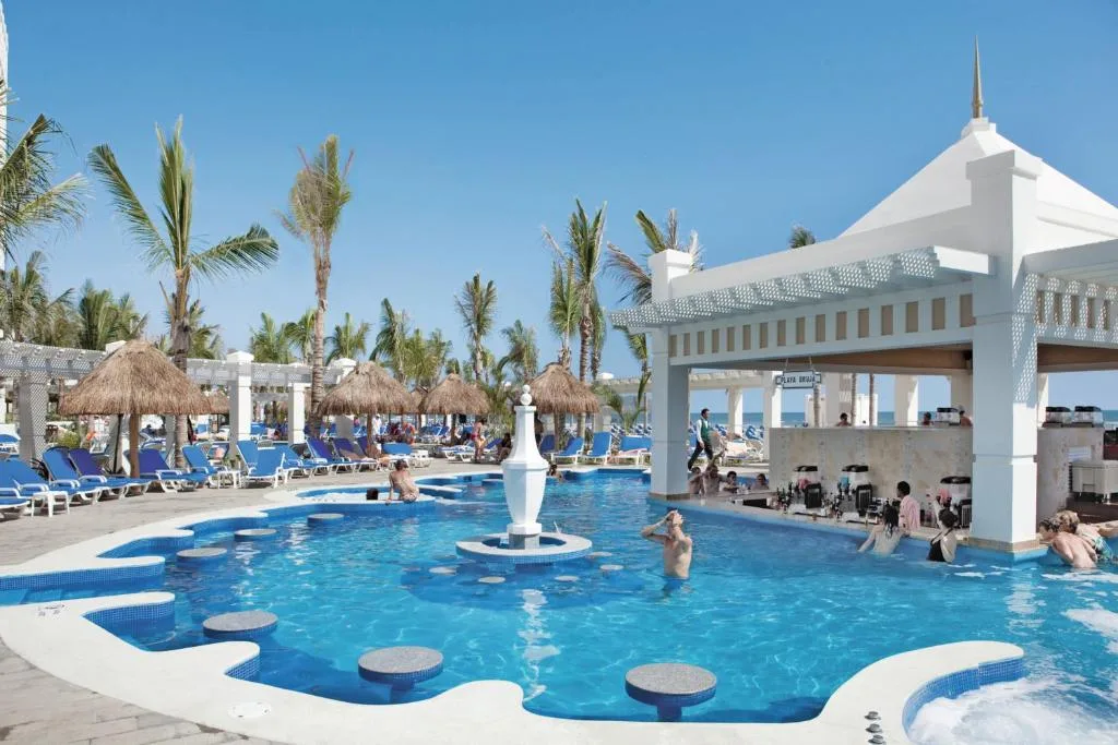 Hotel Riu Emerald Bay: another view