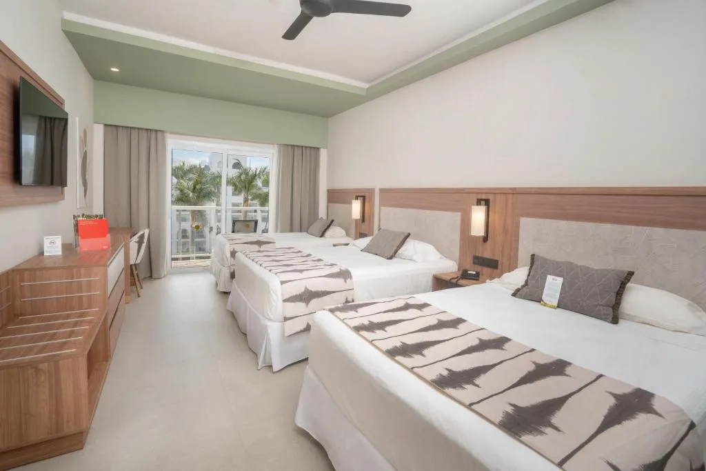 Riu Flamingos: another view