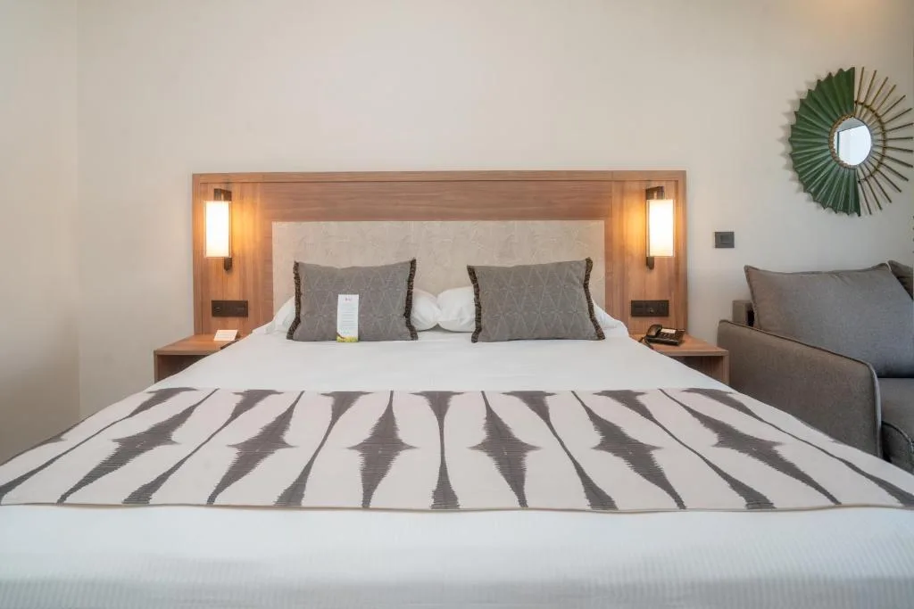 Riu Flamingos: another view