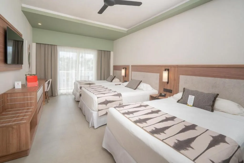 Riu Flamingos: another view