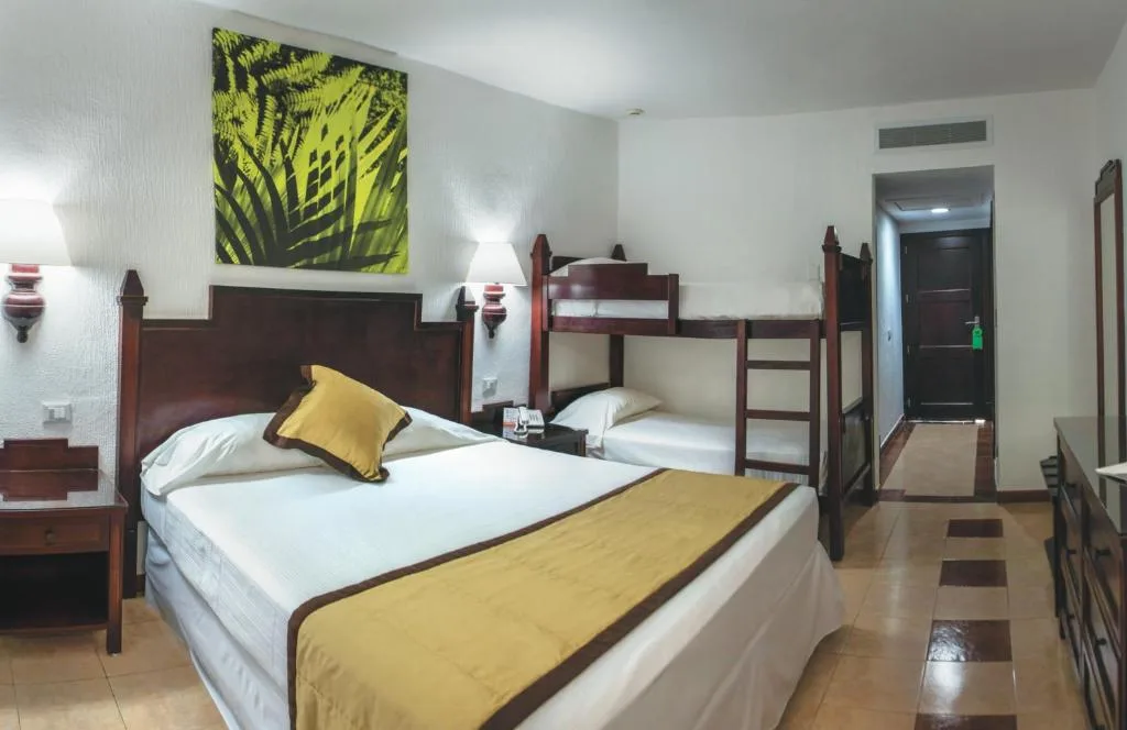 Riu Lupita: another view