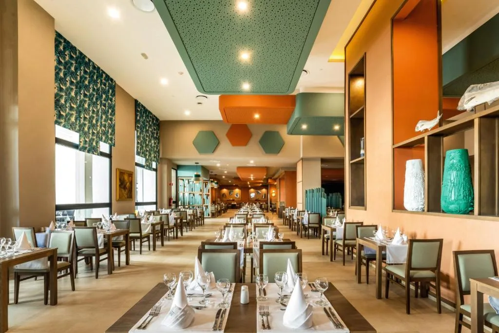 Hotel Riu Vallarta: another view