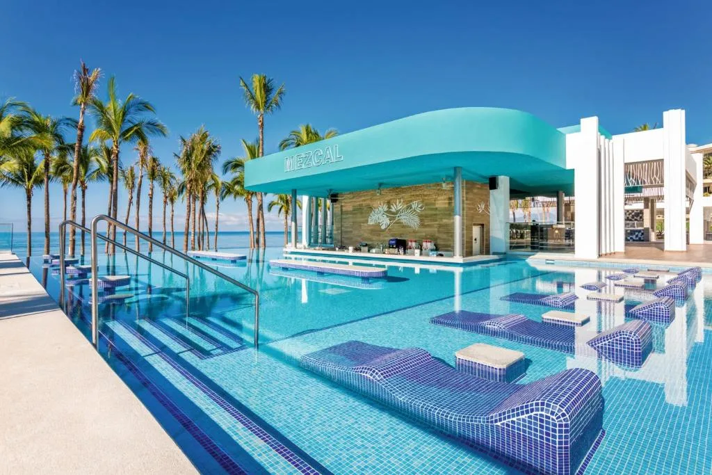 Hotel Riu Vallarta: another view