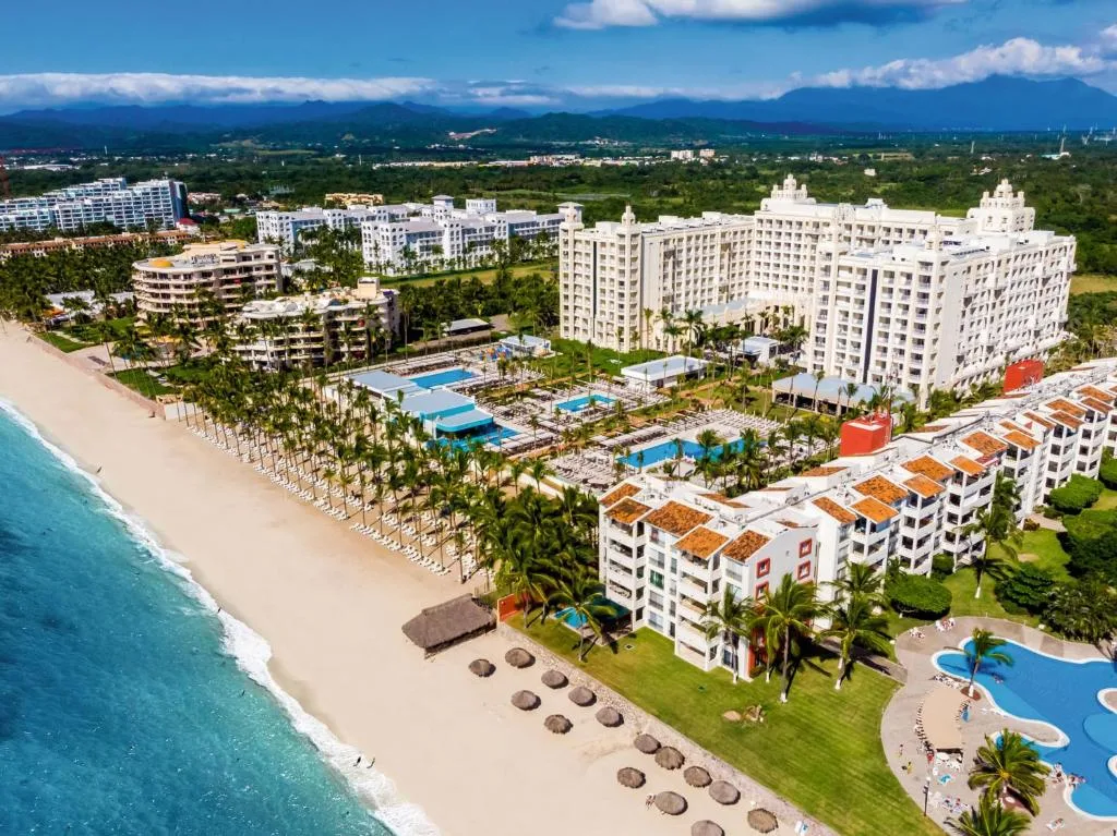 Hotel Riu Vallarta: another view