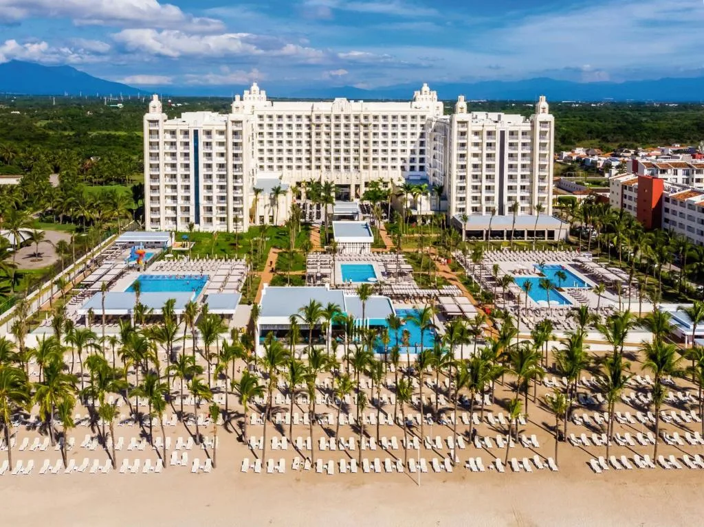 Hotel Riu Vallarta: another view