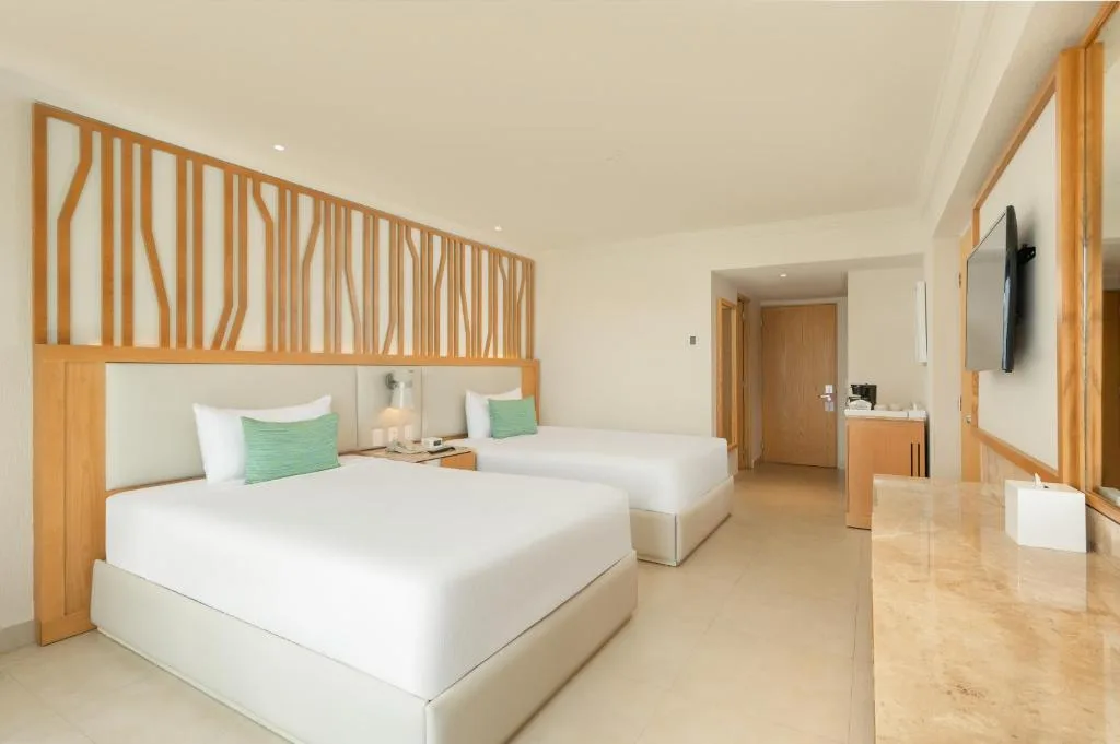 Royal Solaris Cancun: another view
