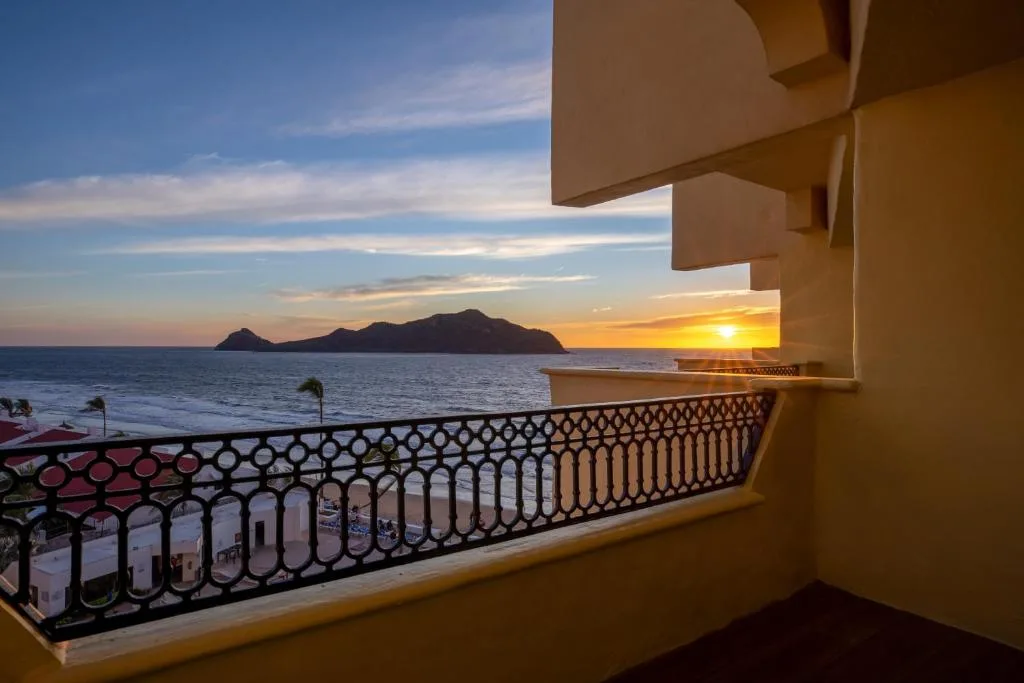 Royal Villas Resort: another view