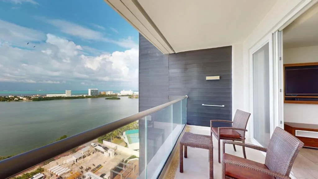 Royalton CHIC Cancun, An Autograph Collection All-Inclusive Resort: another view