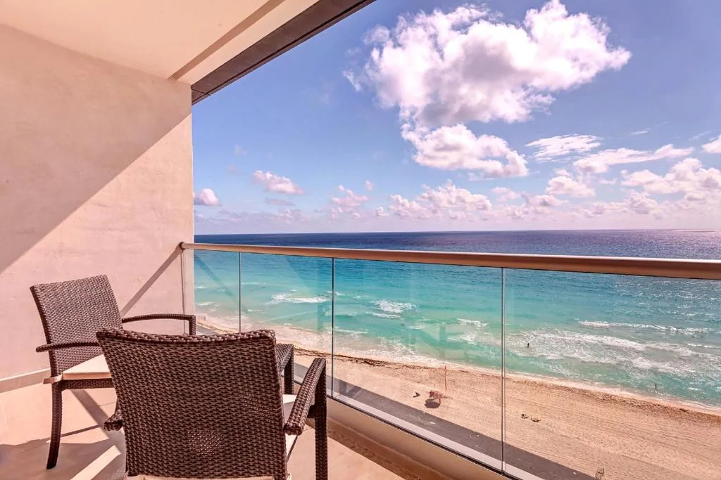 Royalton CHIC Cancun, An Autograph Collection All-Inclusive Resort: another view
