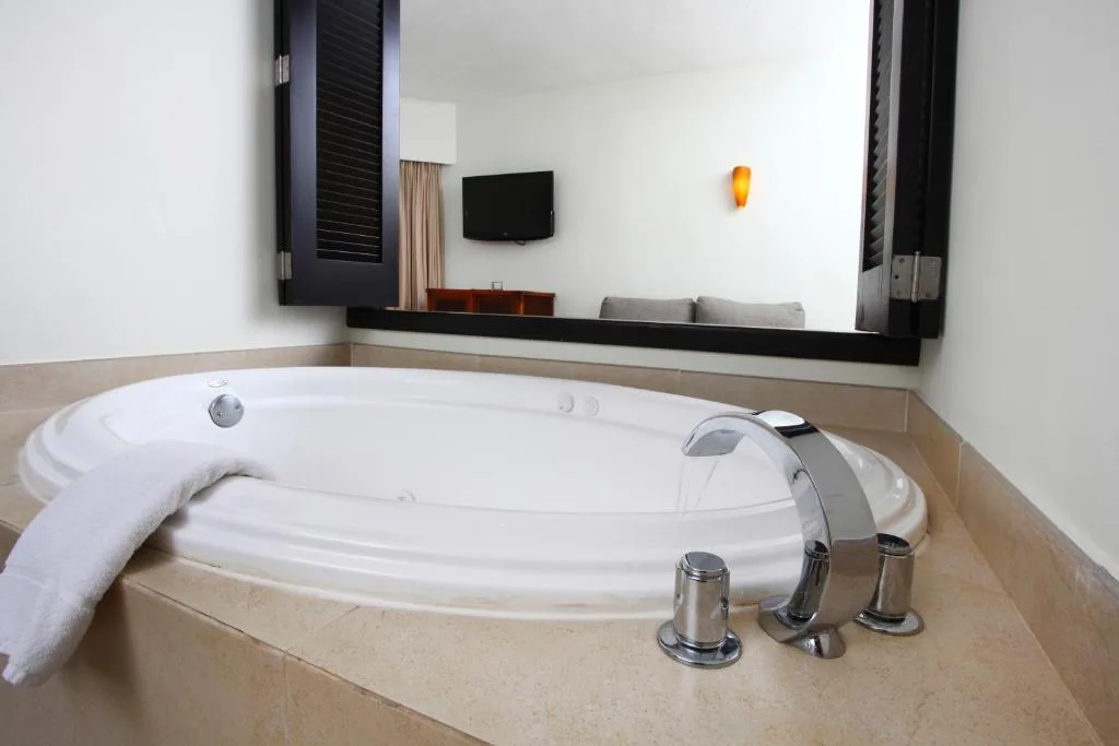 Sandos Caracol Nature Resort & Water Park: another view