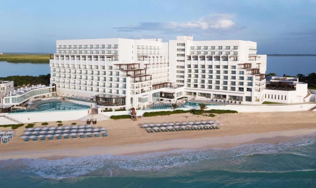 Sun Palace: another view