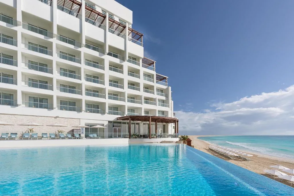 Sun Palace: another view