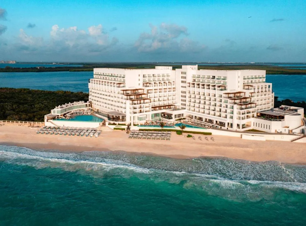 Sun Palace: another view
