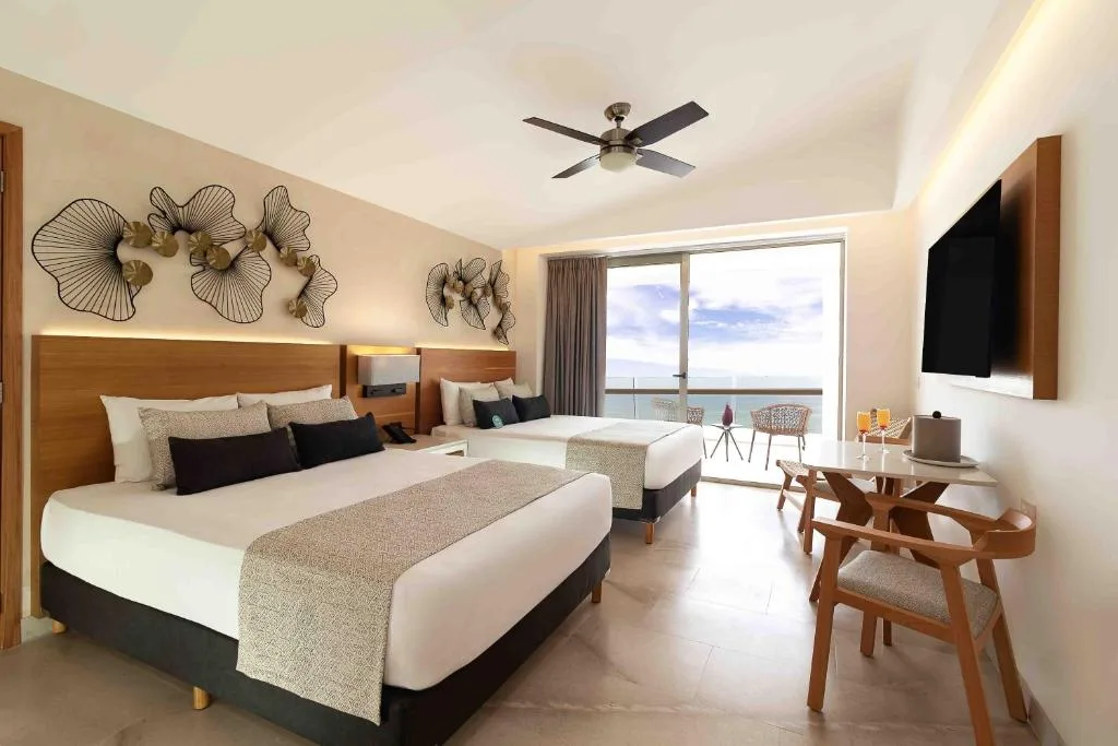 Sunset Plaza Beach Resort Puerto Vallarta: another view