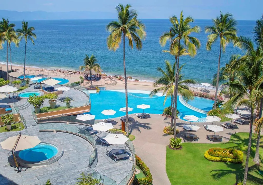 Sunset Plaza Beach Resort Puerto Vallarta: another view